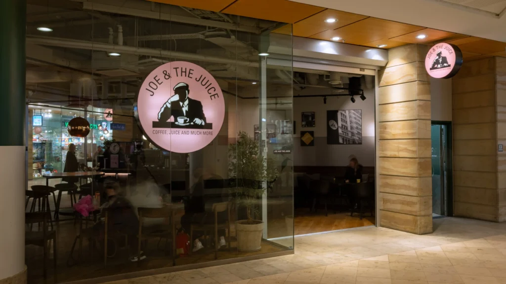 Joe and The Juice Fältöversten på Karlaplan