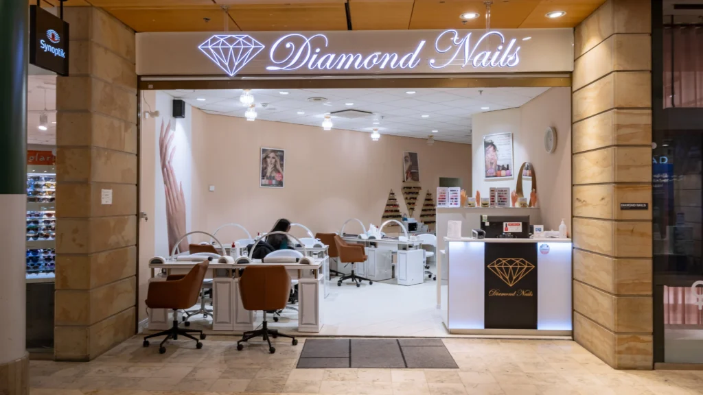 Diamond Nails Fältöversten