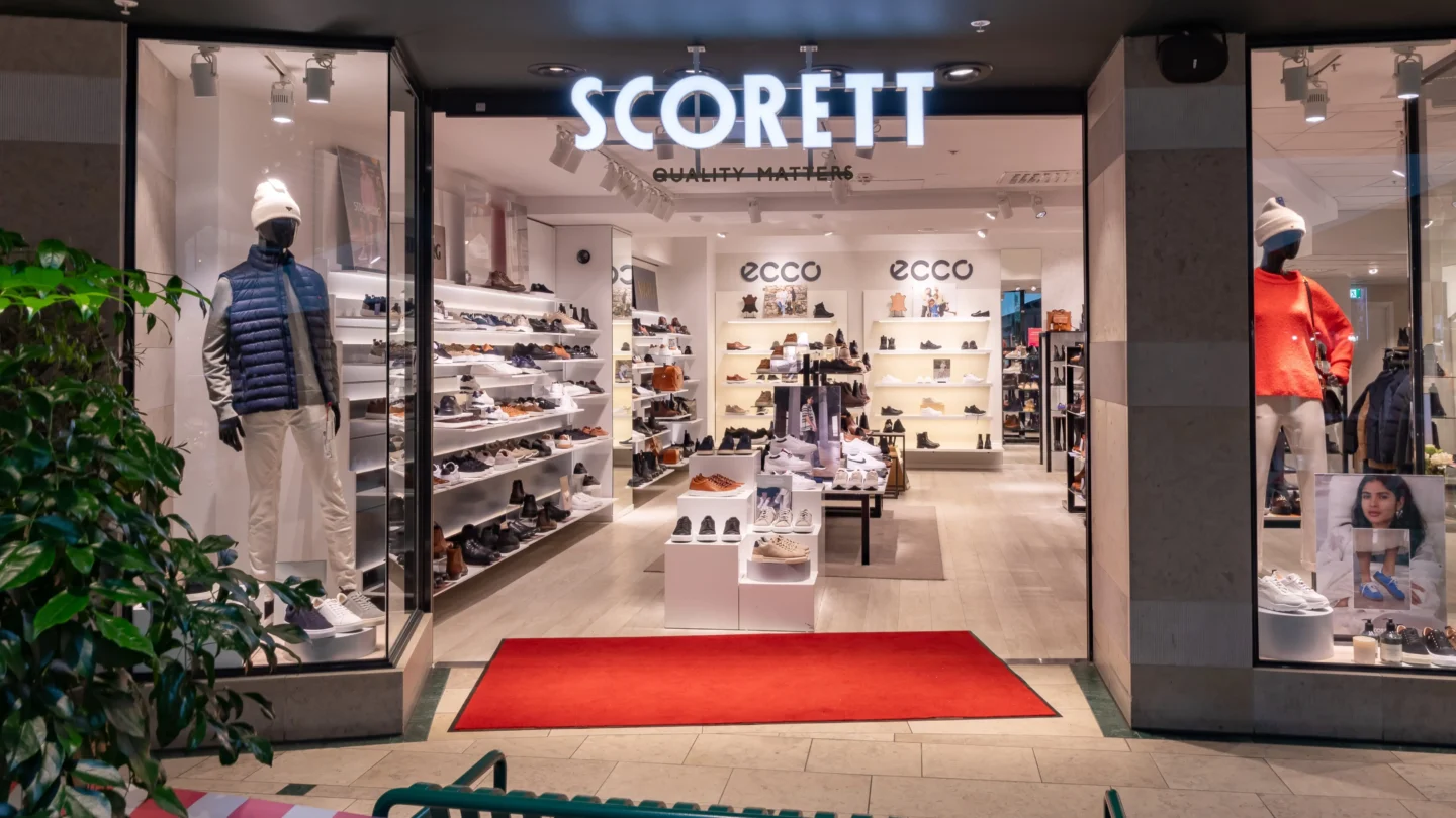 Scorett Fältöversten på Karlaplan